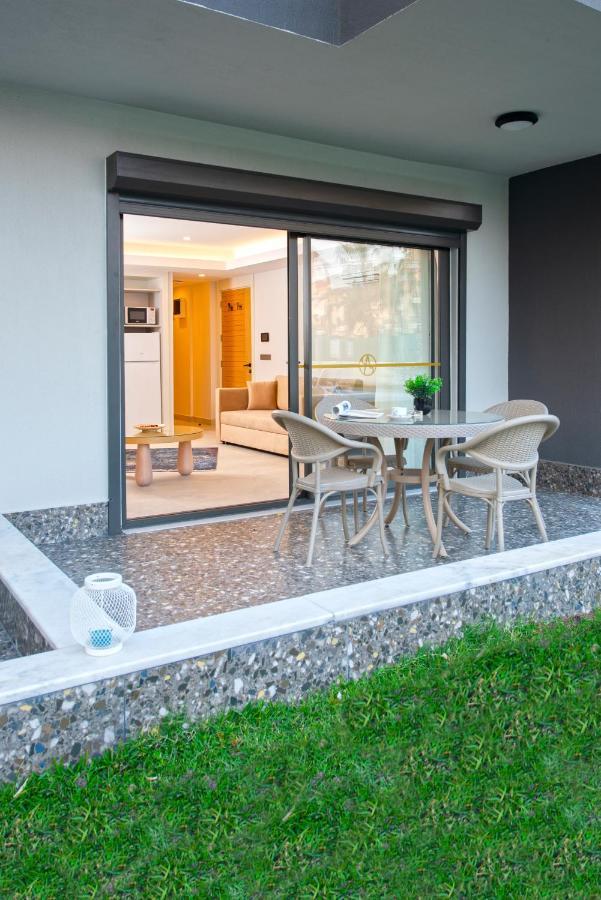 A Suite Side Exteriör bild
